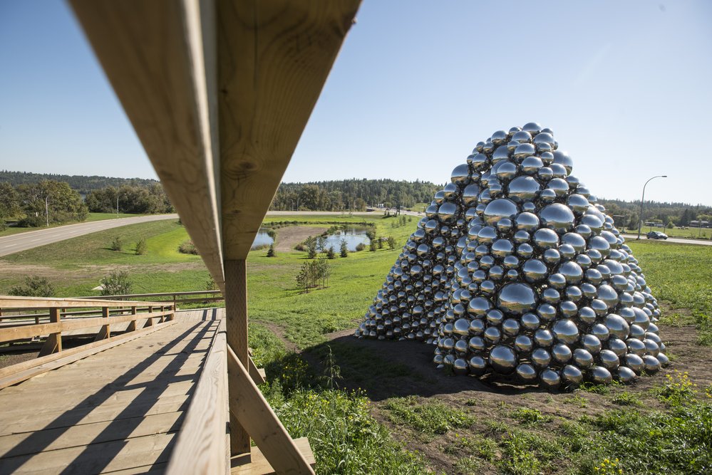 A public sculpture made of nearly 1000 stainless steel orbs